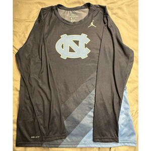 Nike Men's North Carolina Tar Heels Jordan 2017 sideline Dri-Fit Long Sleeve XL